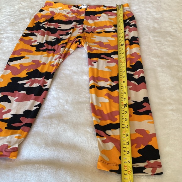 NWOT EYE CANDY  Camo Capri Cropped Leggings Plus Size 3X - Picture 3 of 12